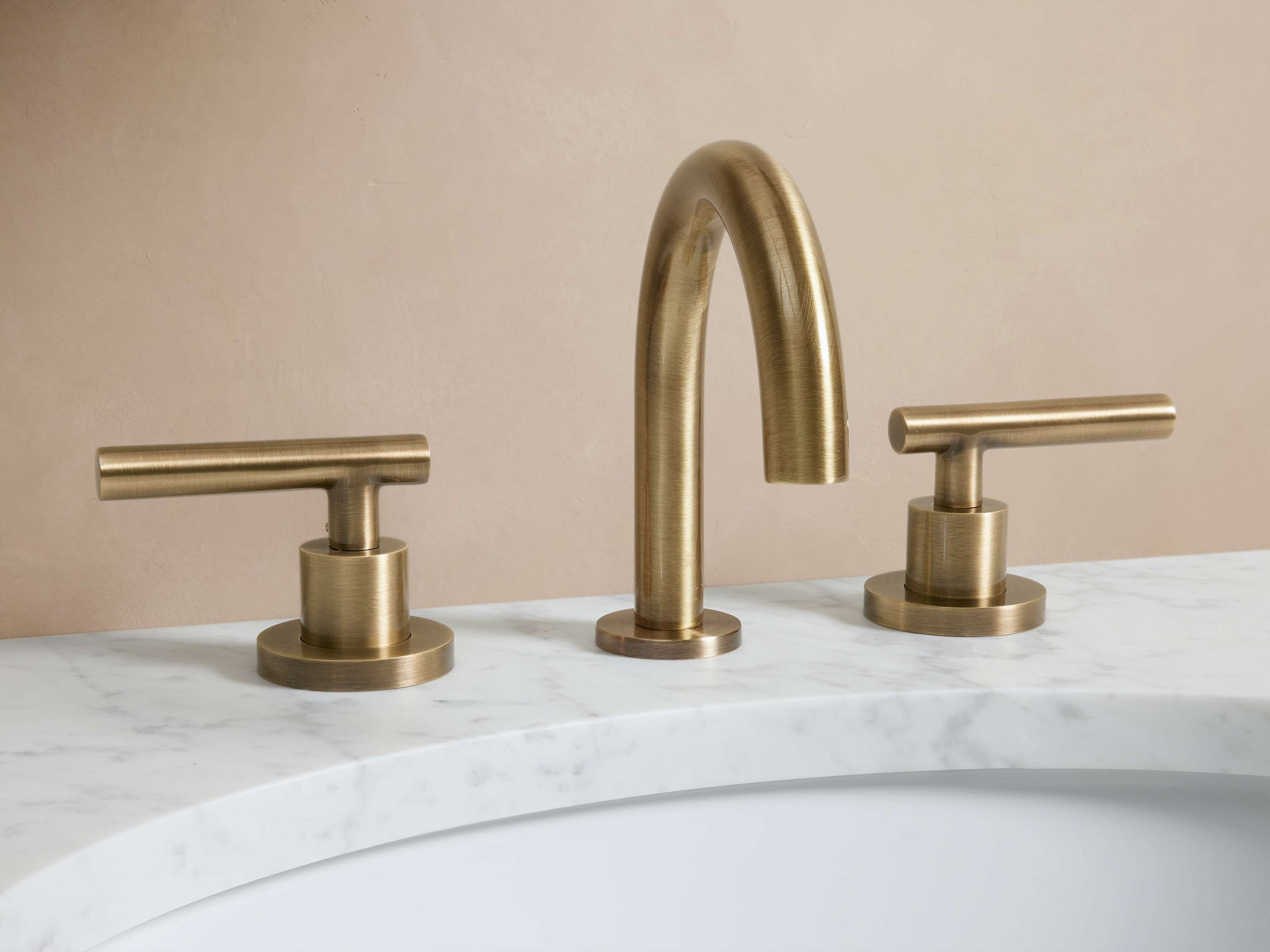 Crewe Smooth Faucet in Antique Brass